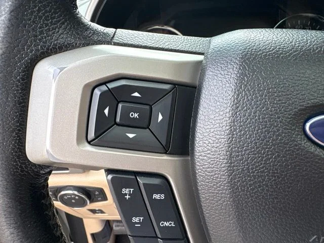 Used 2016  Ford Lariat image 23