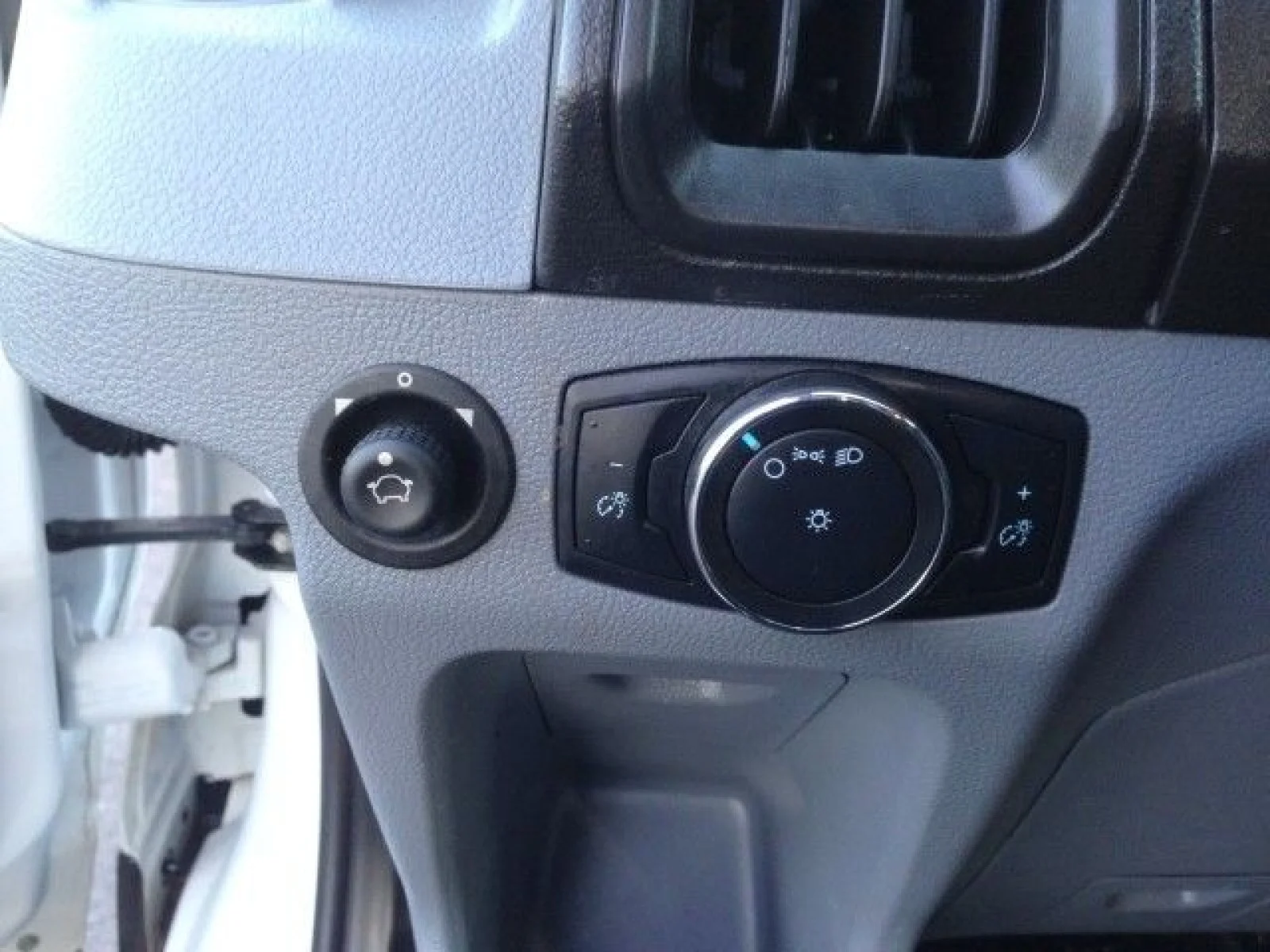 Used 2019 Oxford White Ford w/ rearCam image 61