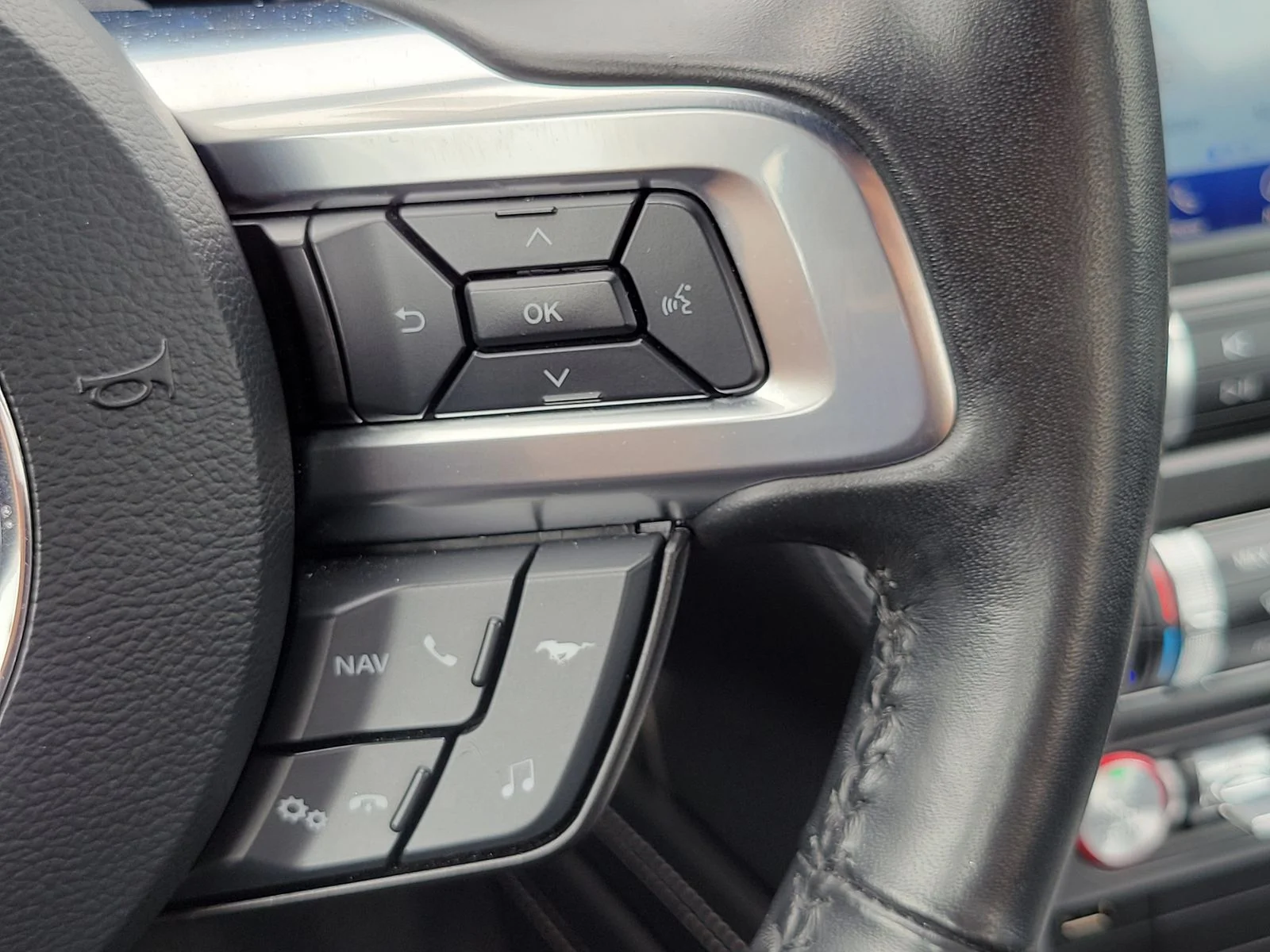 Used 2022 Oxford White Ford EcoBoost Premium image 19