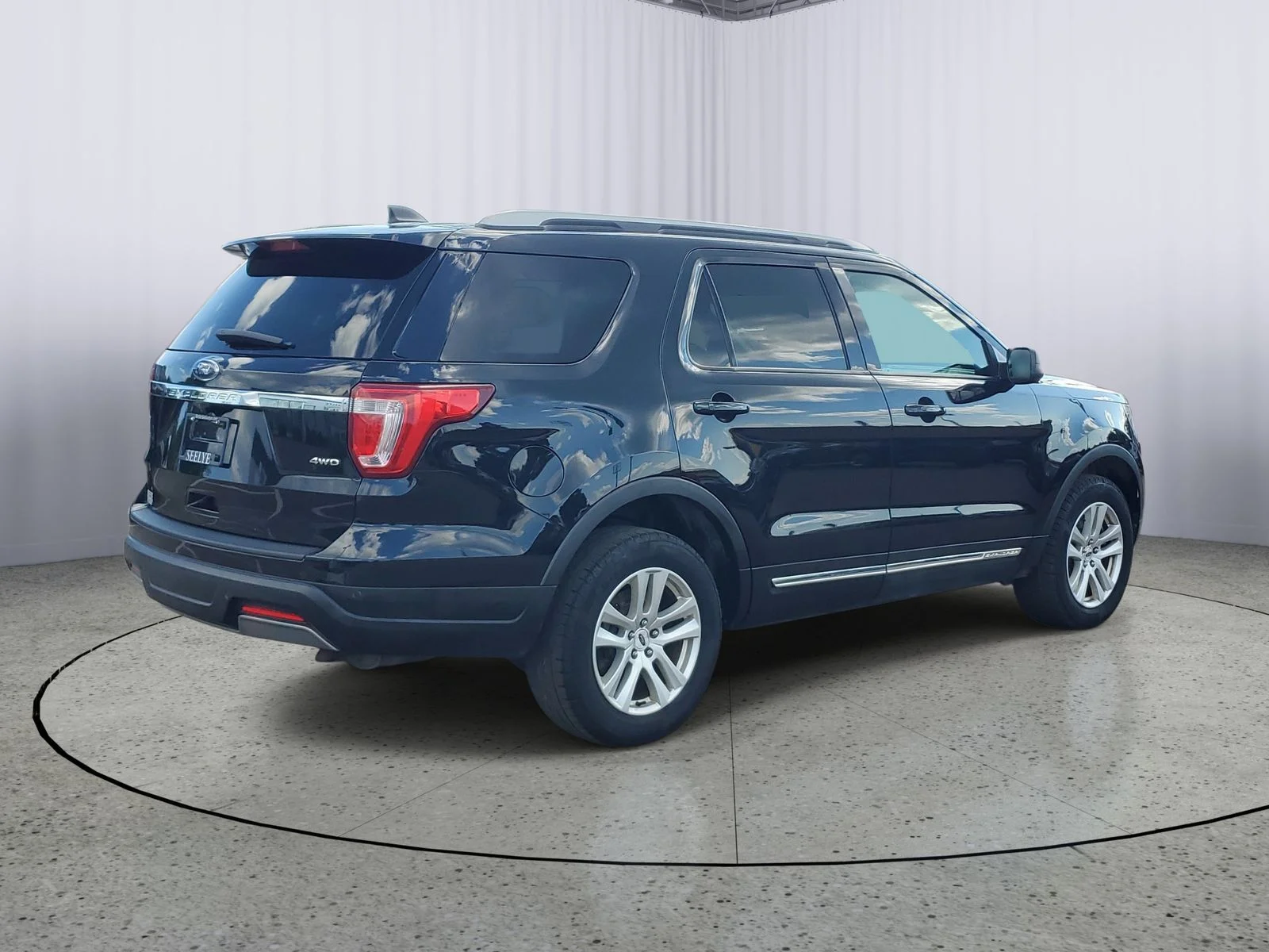 Used 2019 Black Ford XLT image 4