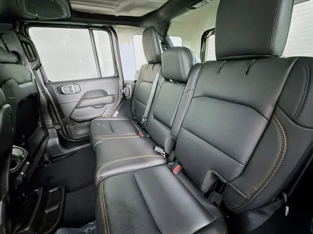 2025 Jeep Wrangler 4-Door Sahara - Photo 23