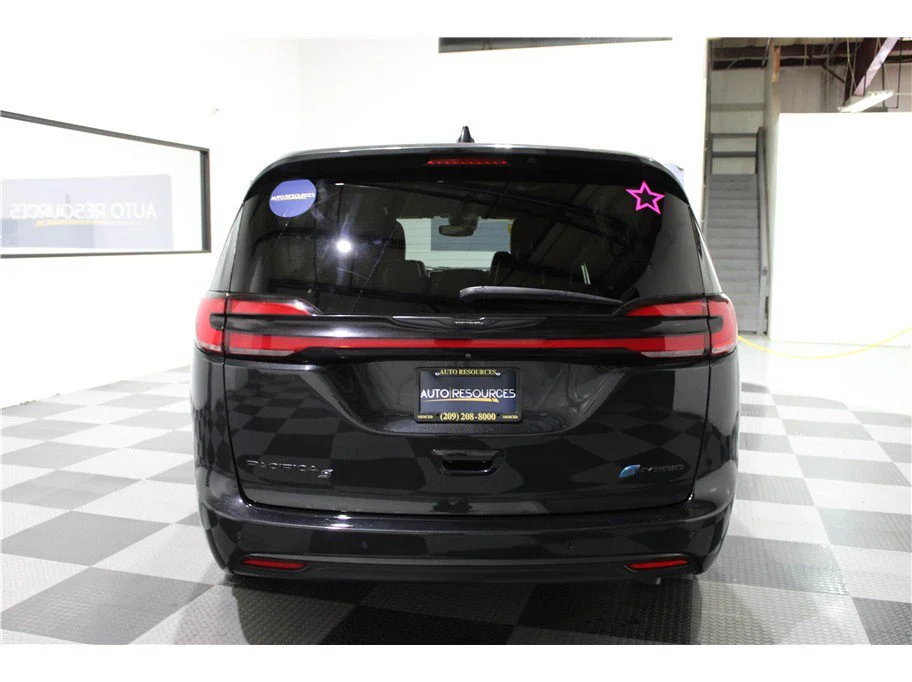 Used 2022 Brilliant Black Crystal Pearlcoat Chrysler Hybrid Touring L image 5