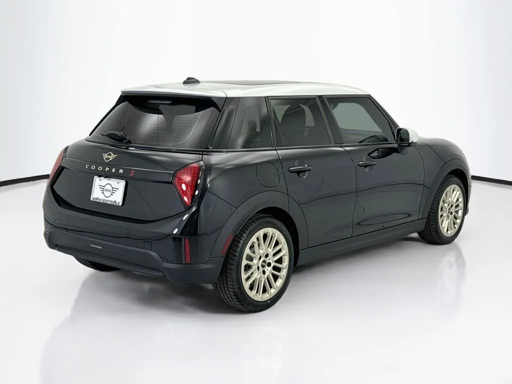 New 2026 Midnight Black II Metallic MINI Signature Plus image 5
