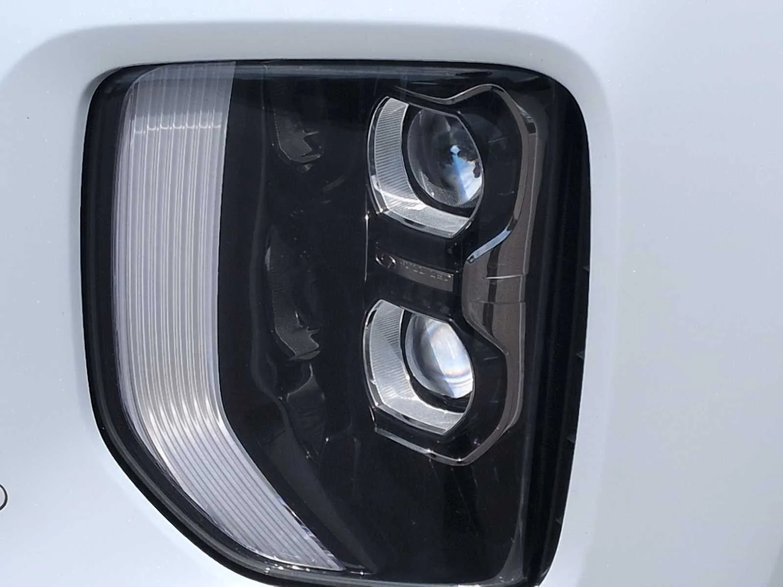 Used 2022 White Hyundai Calligraphy image 11