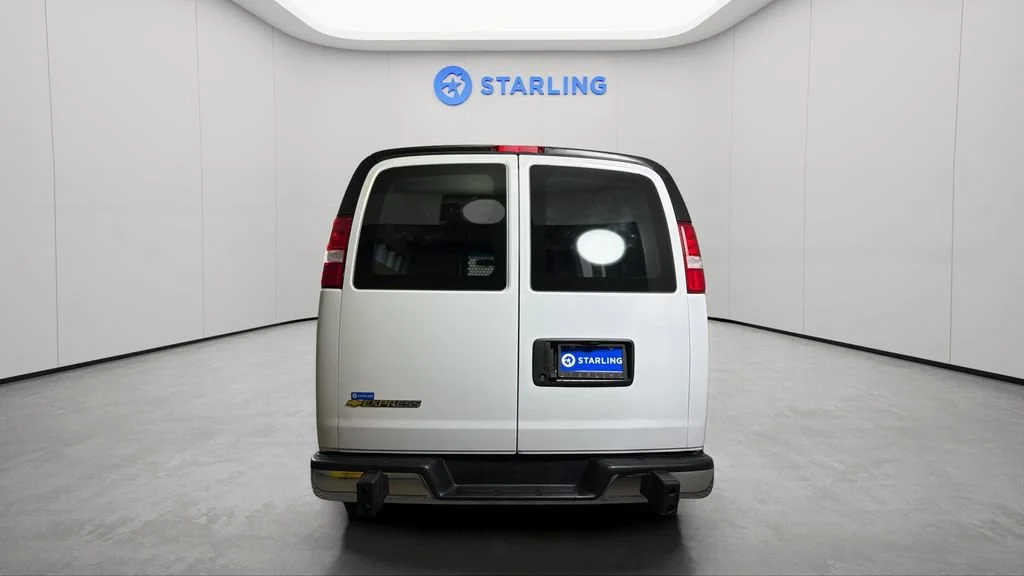 Used 2025 Summit White Chevrolet WT image 8