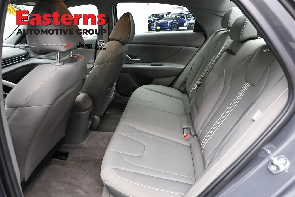 Used 2025 Gray Hyundai SEL Convenience image 21