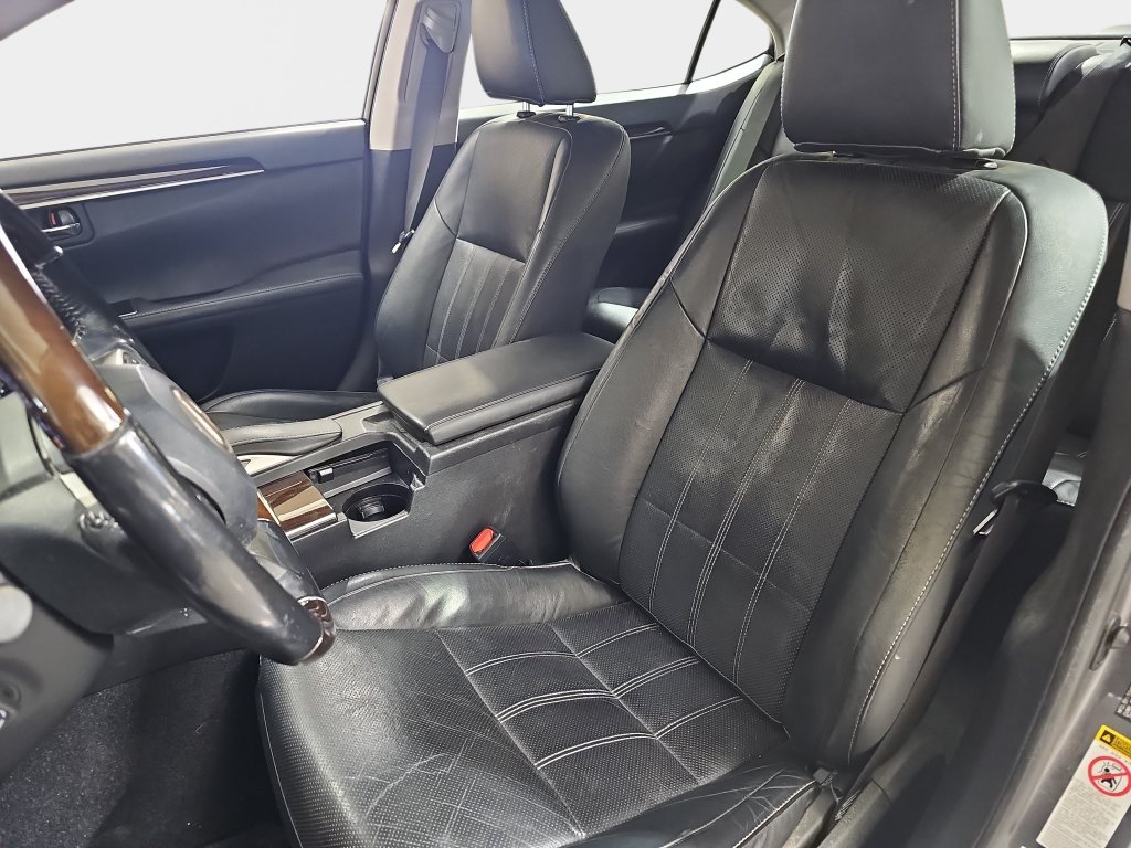 Used 2016 Gray Lexus 300h image 18