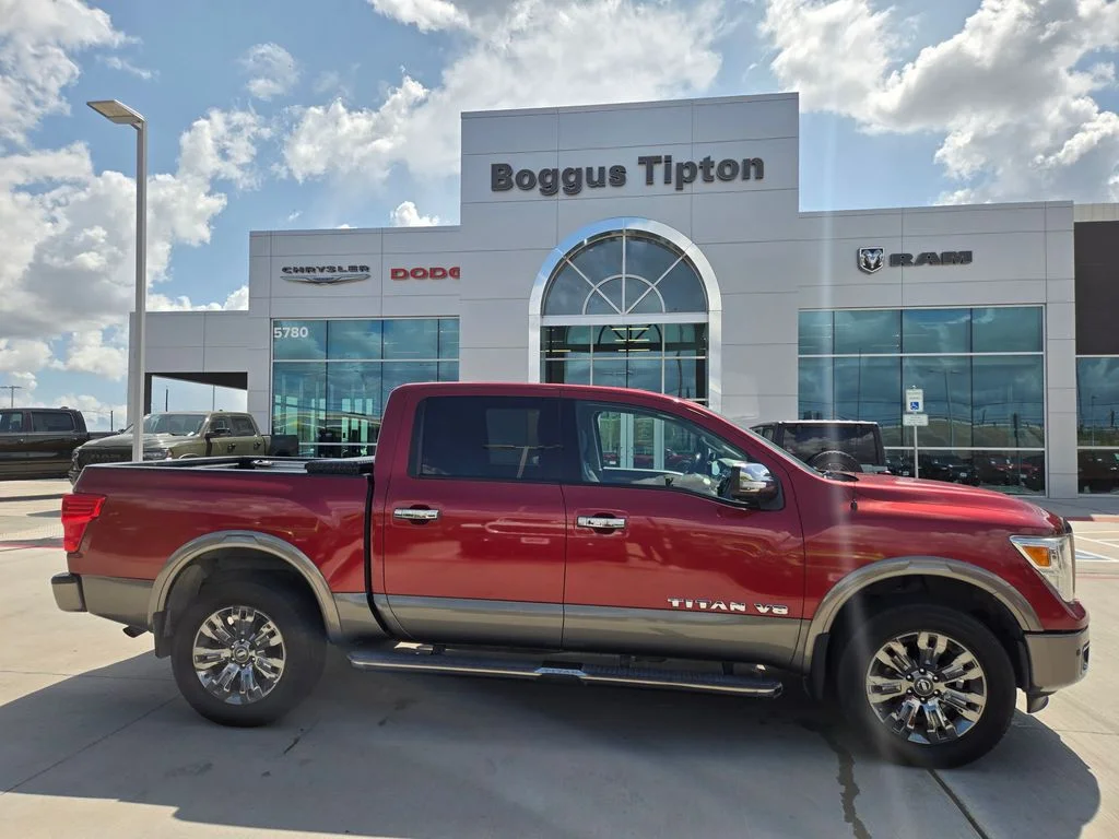 Used 2018 Red Nissan Platinum Reserve image 2