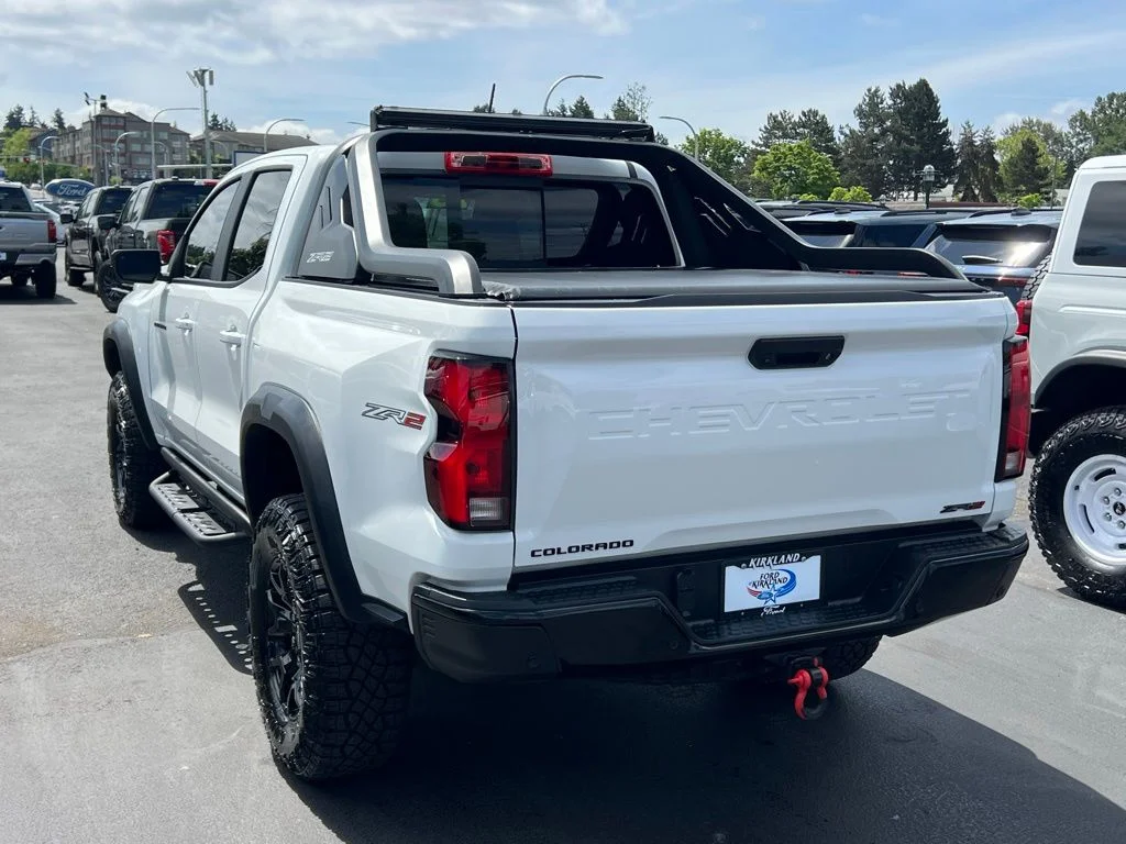 2025 Chevrolet Colorado ZR2 - Photo 9