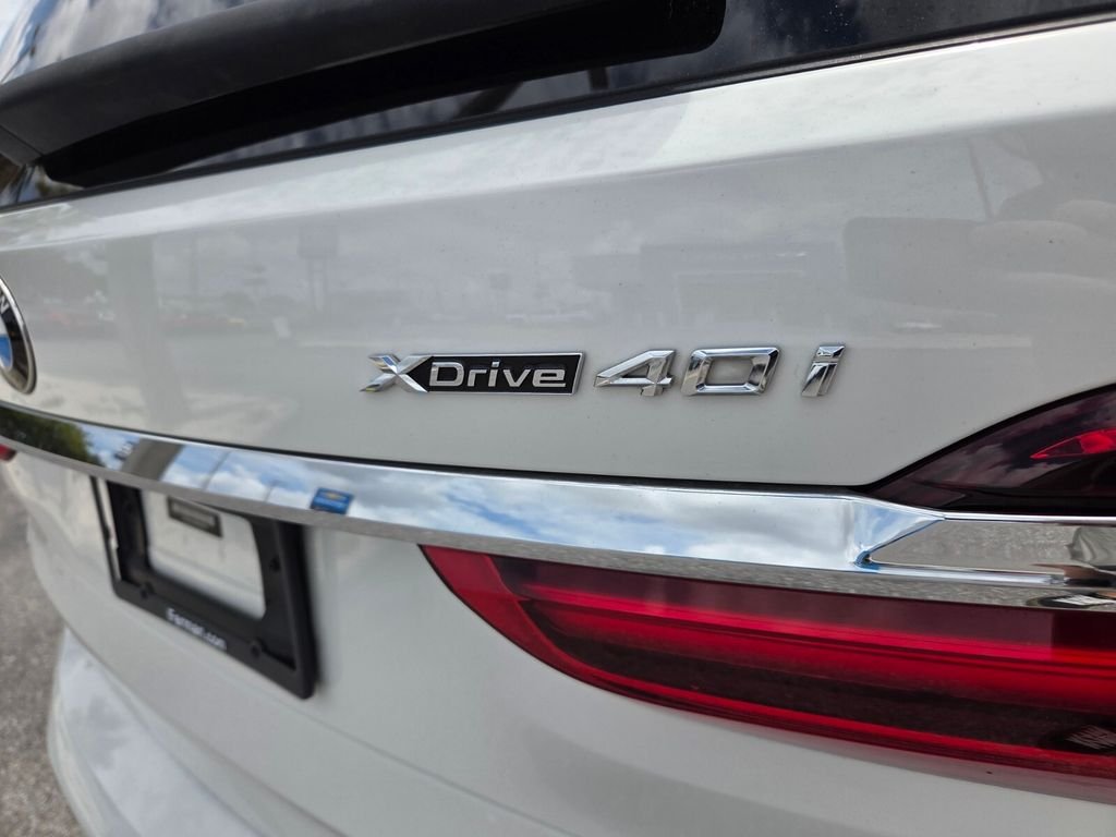 Used 2021 White BMW xDrive40i image 14
