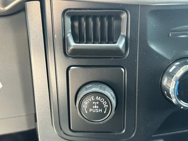 New 2026 Carbonized Gray Metallic Ford XLT image 48