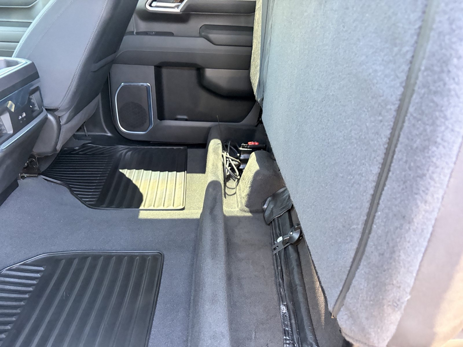 Certified Used 2025 Summit White GMC Elevation image 9