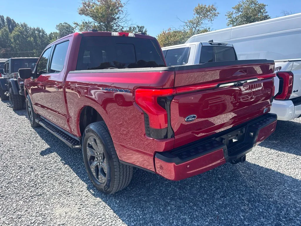 Used 2023 Red Ford Lariat image 5