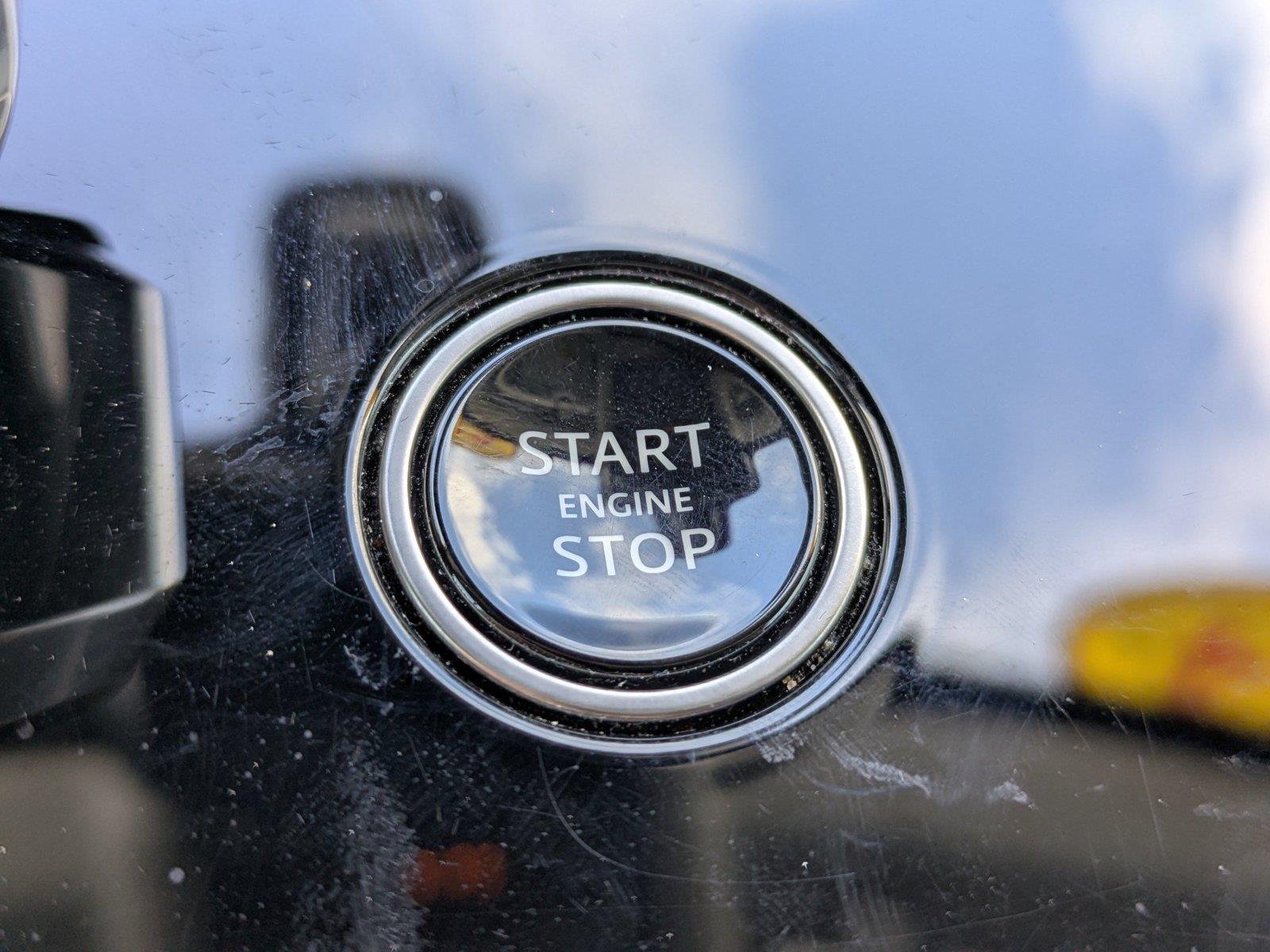 Used 2024 Fuji White Land Rover SE image 28