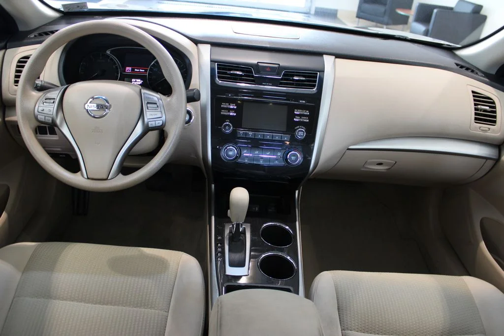 Used 2014 Saharan Stone Nissan 2.5 S image 7