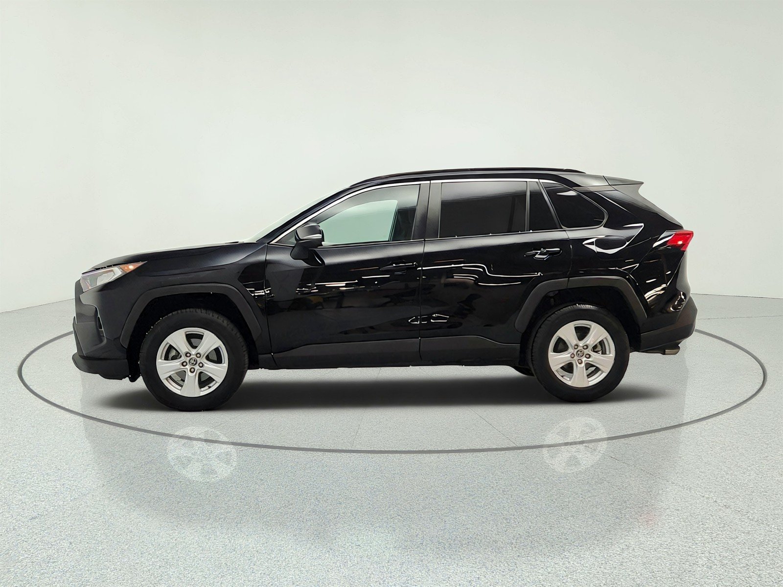 Used 2020 Midnight Black Metallic Toyota XLE FWD (Natl) image 8