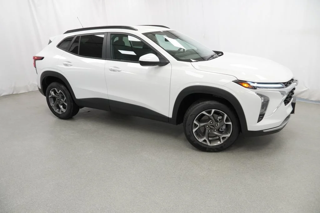 New 2026 Summit White Chevrolet LT image 5
