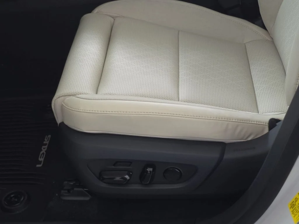 New 2026 Eminent White Pearl Lexus LUXURY image 27
