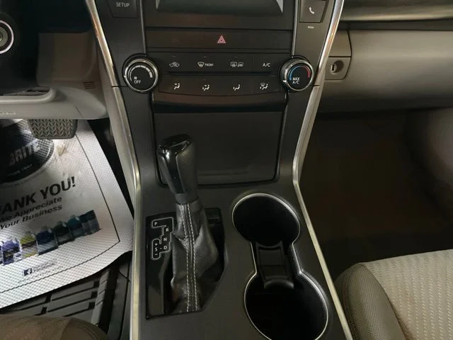 Used 2015 Gray Toyota LE image 16