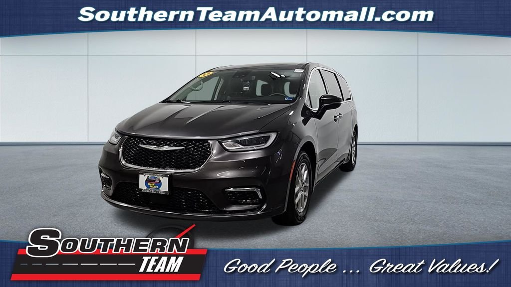 2023 Chrysler Pacifica Touring L's photo