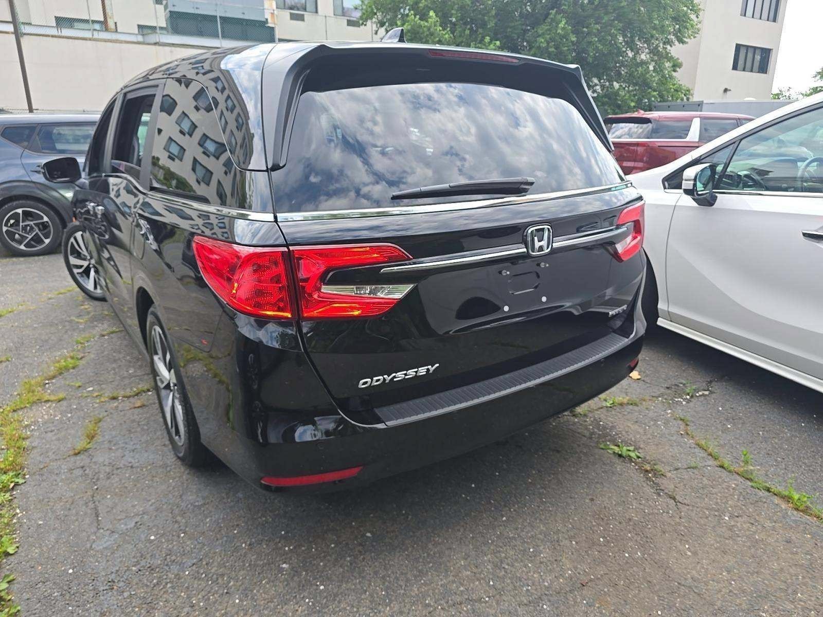 Certified Used 2024 Crystal Black Pearl Honda Touring image 5