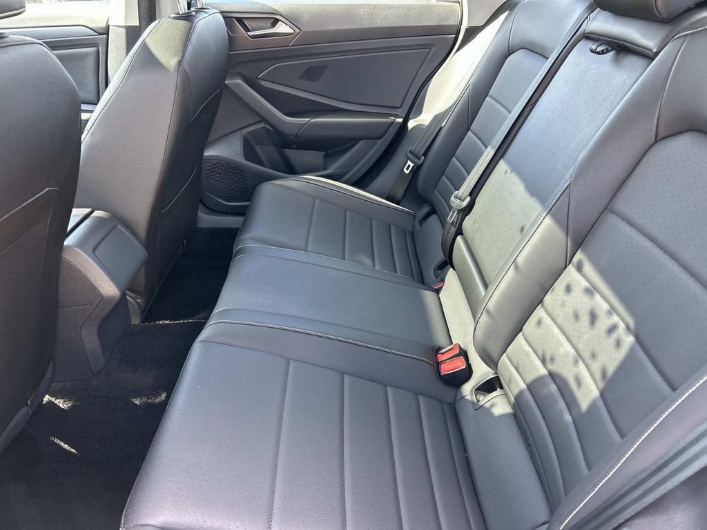 Used 2024 Silver Volkswagen SE image 15