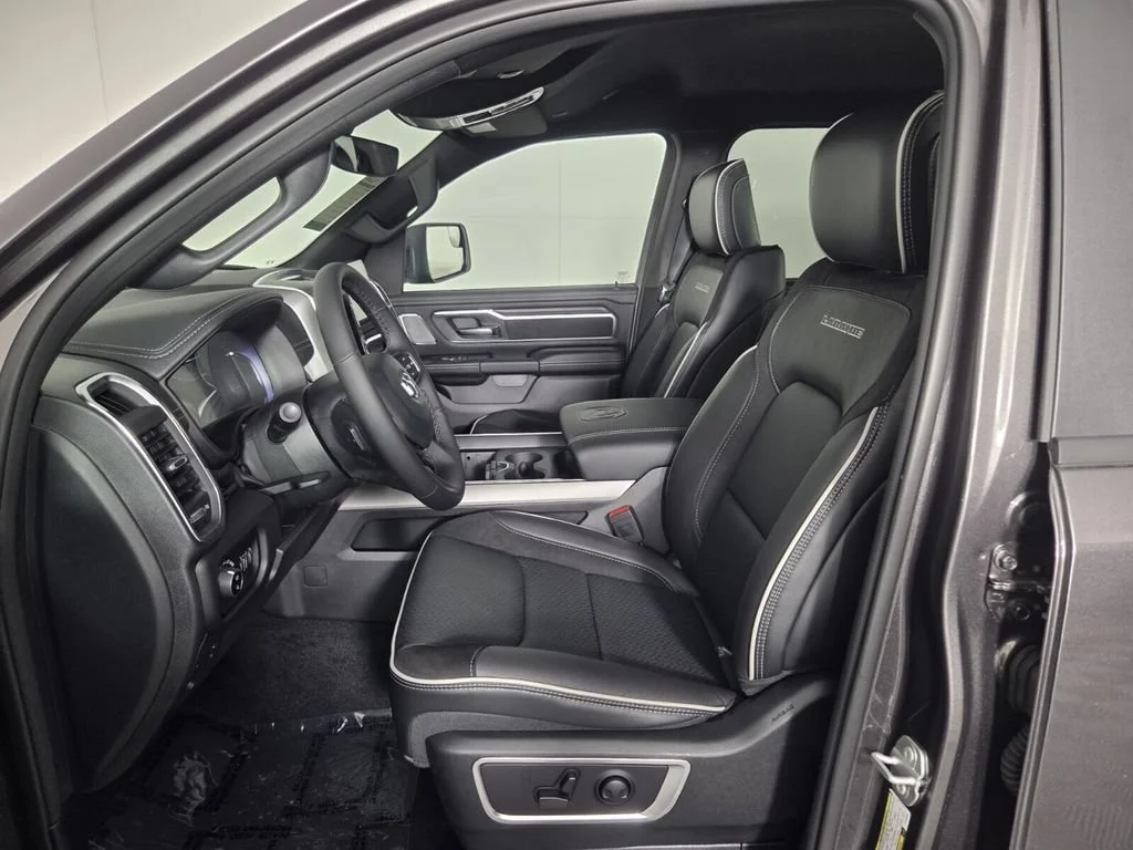 New 2026 Granite Crystal Metallic Clear-Coat Exterior Paint RAM Laramie image 9