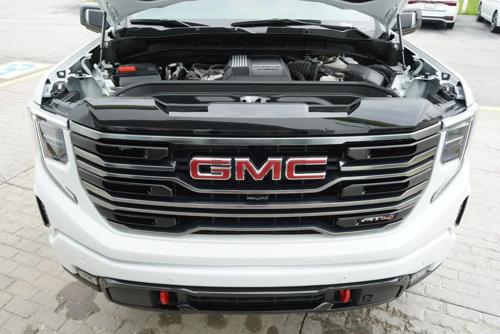 Used 2025 White GMC AT4 image 35