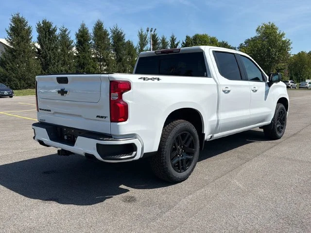 New 2026 Summit White Chevrolet RST image 21