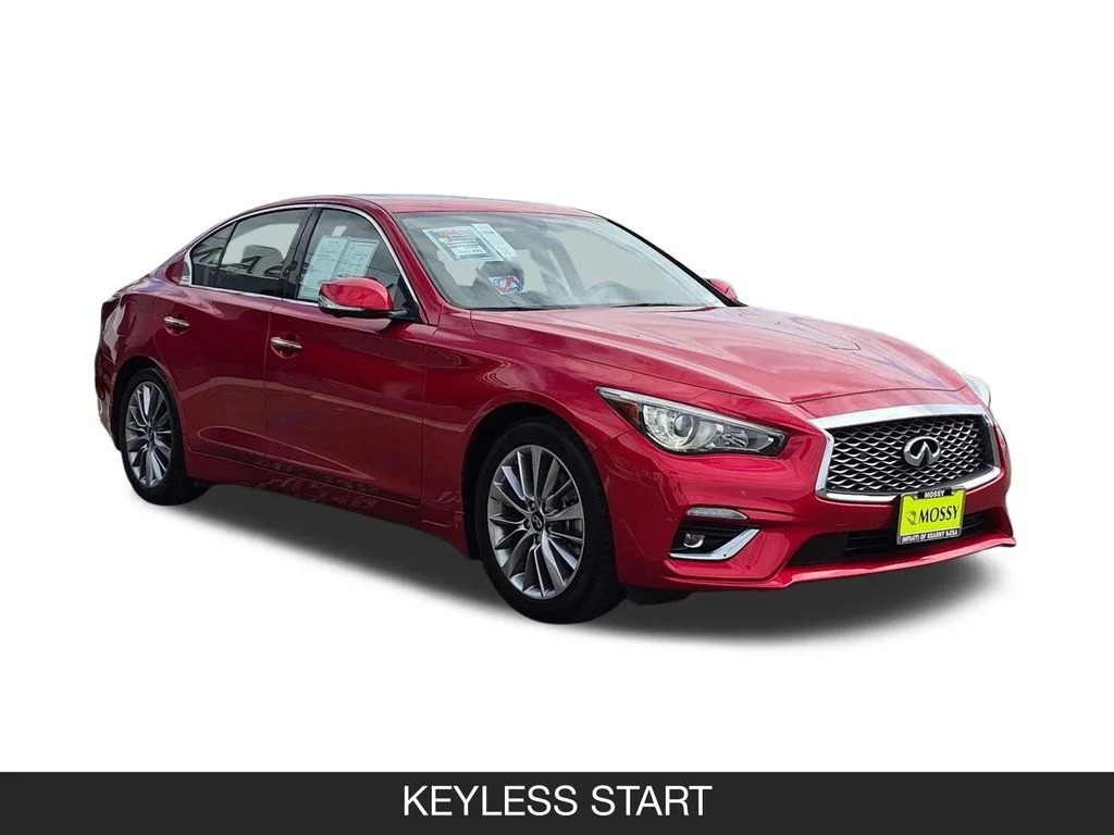 Used 2023 Red INFINITI LUXE image 2