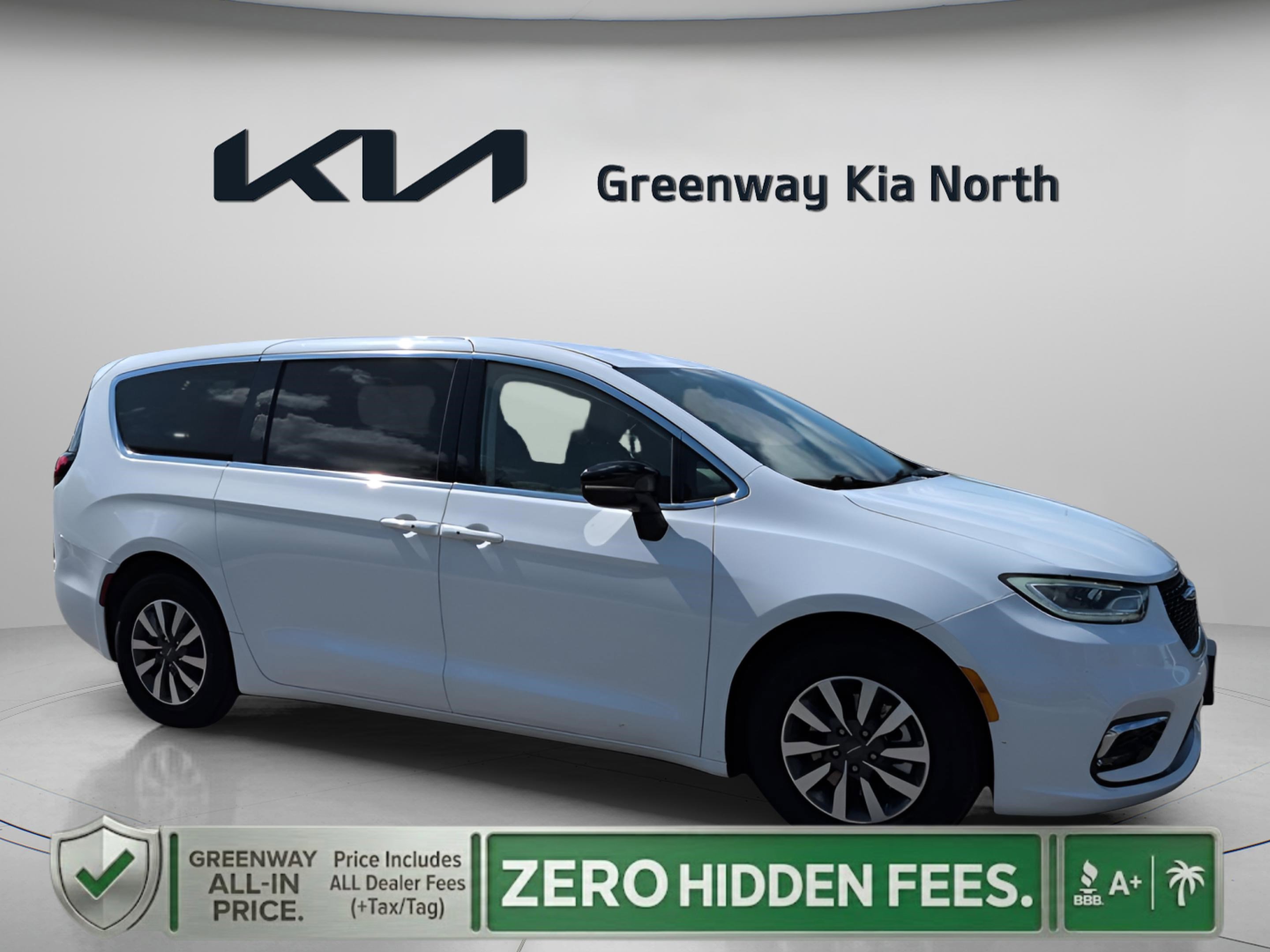 2024 Chrysler Pacifica Hybrid Select PHEV's photo