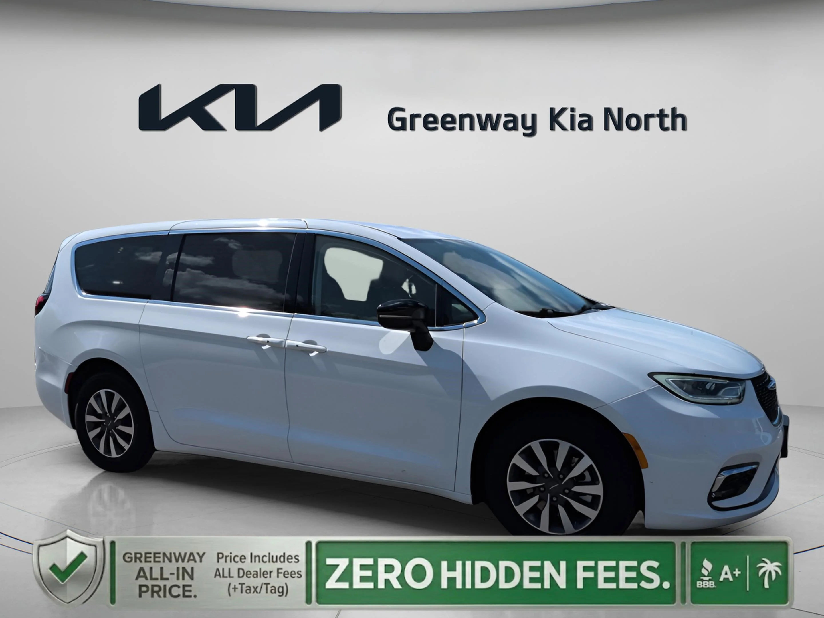 2024 Chrysler Pacifica Hybrid Select PHEV's photo