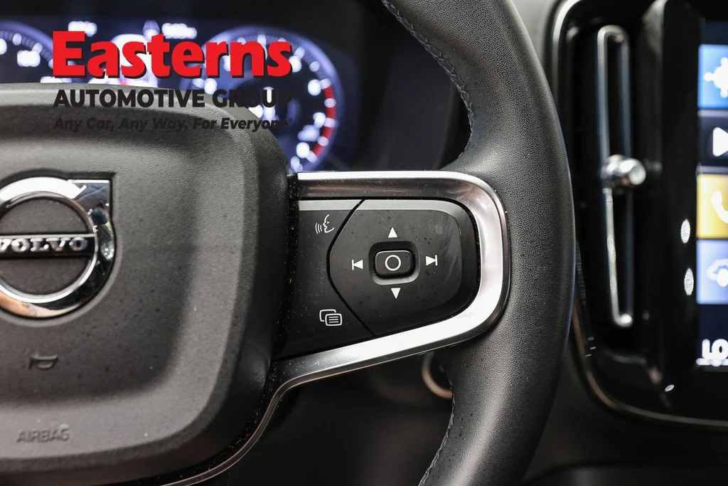 Used 2022 Black Volvo Momentum image 16
