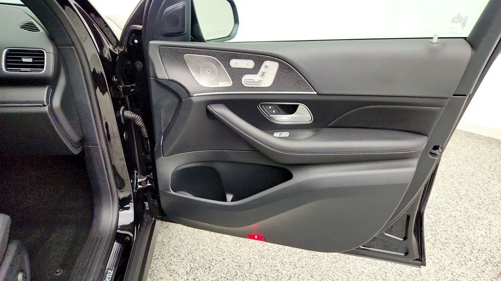 Used 2025 Obsidian Black Metallic Mercedes-Benz GLS 450 4MATIC® SUV w/ Trailer Hitch image 25
