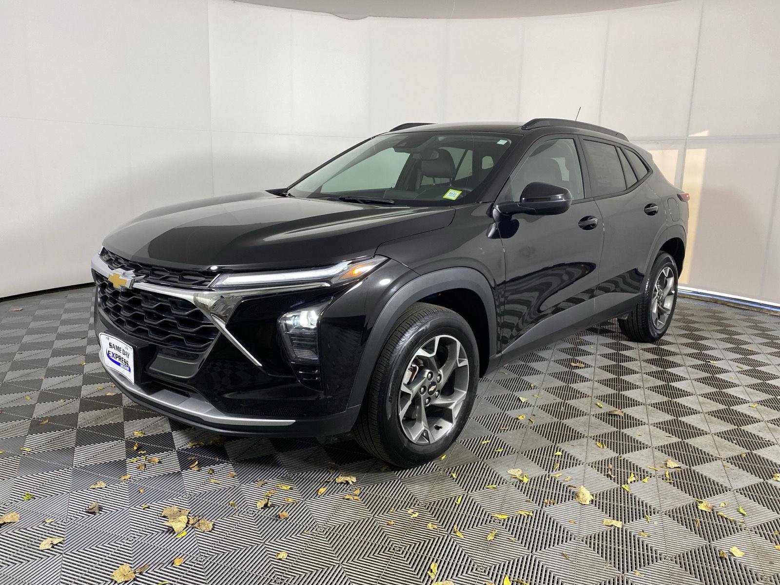 Used 2025 Mosaic Black Metallic Chevrolet LT image 11