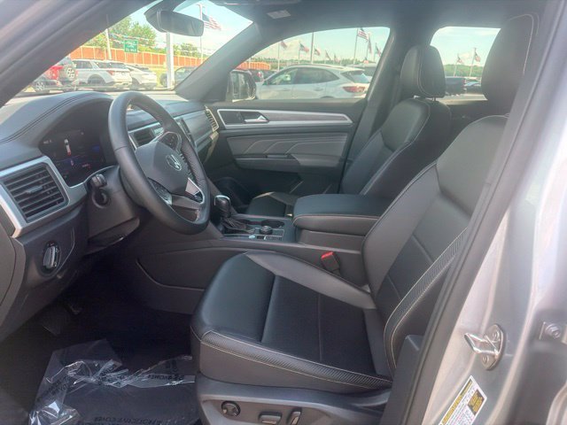 Used 2023 Silver Volkswagen 2.0T SE image 15