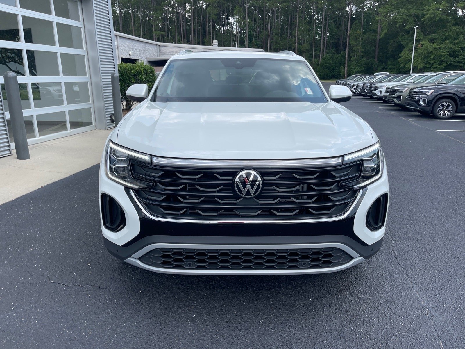 New 2026 Opal White Pearl Volkswagen SE image 2