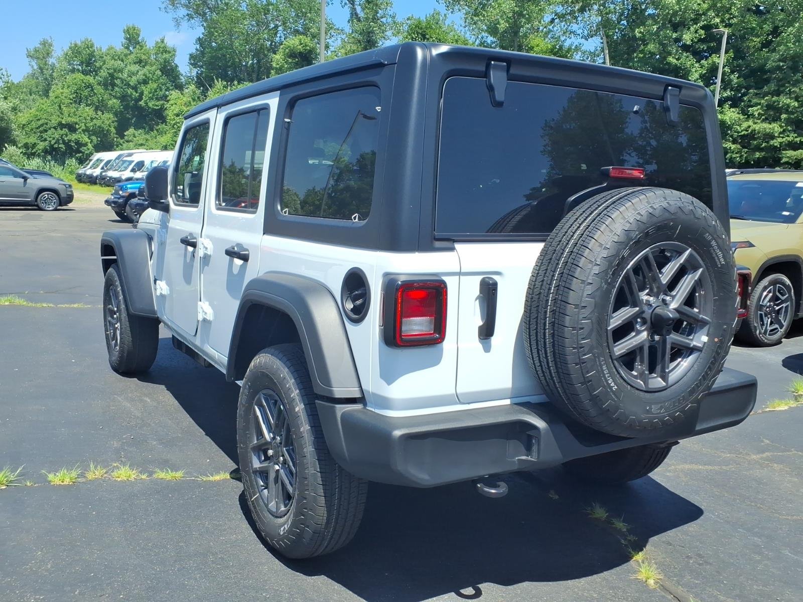 New 2026 Bright White Clear-Coat Exterior Paint Jeep Sport S image 4