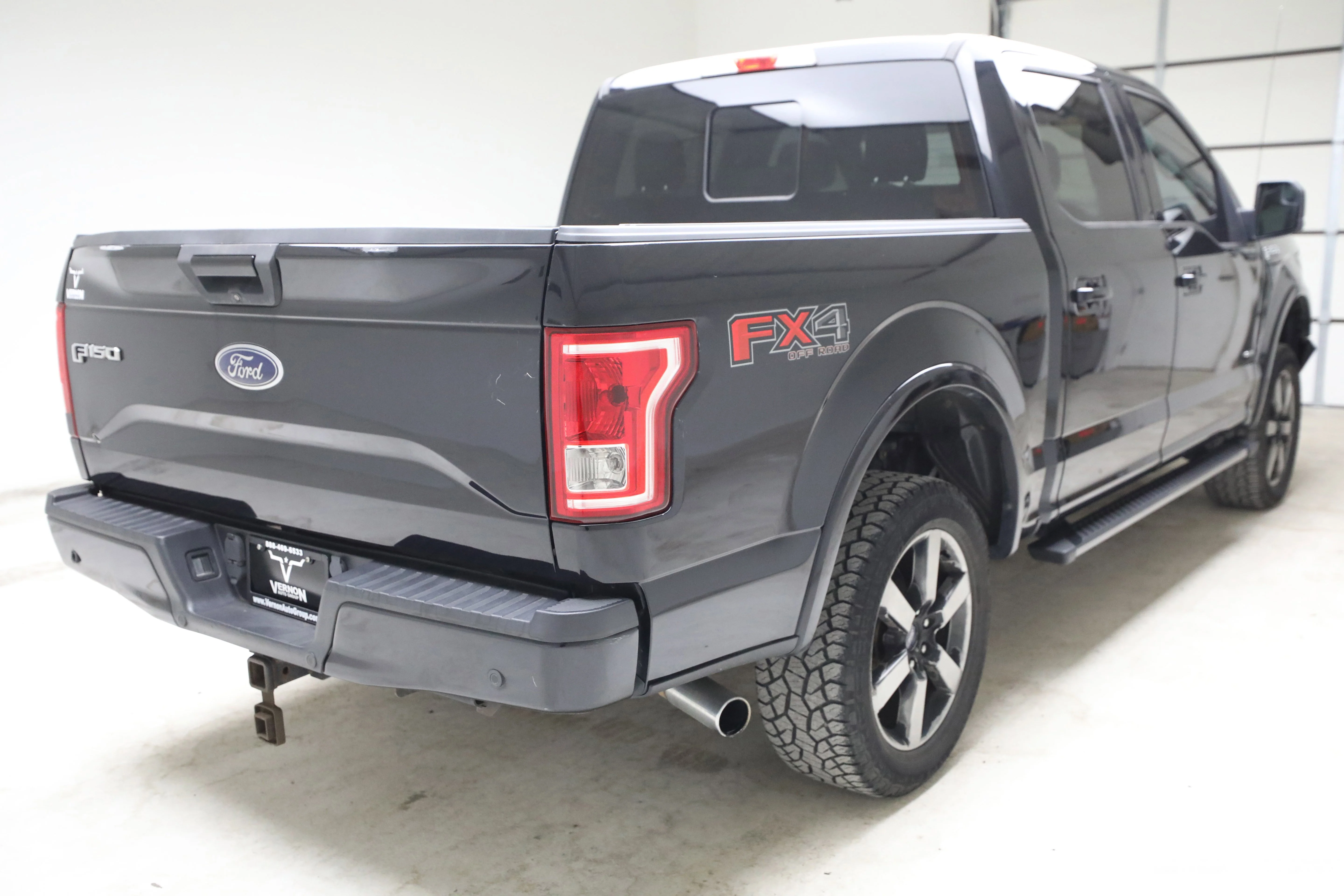 Pre-Owned 2016 Ford F-150 XLT Crew Cab 4x4 Fx4