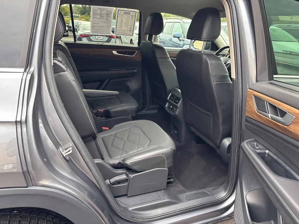 Used 2024 Silver Volkswagen 2.0T SE w/Technology image 27