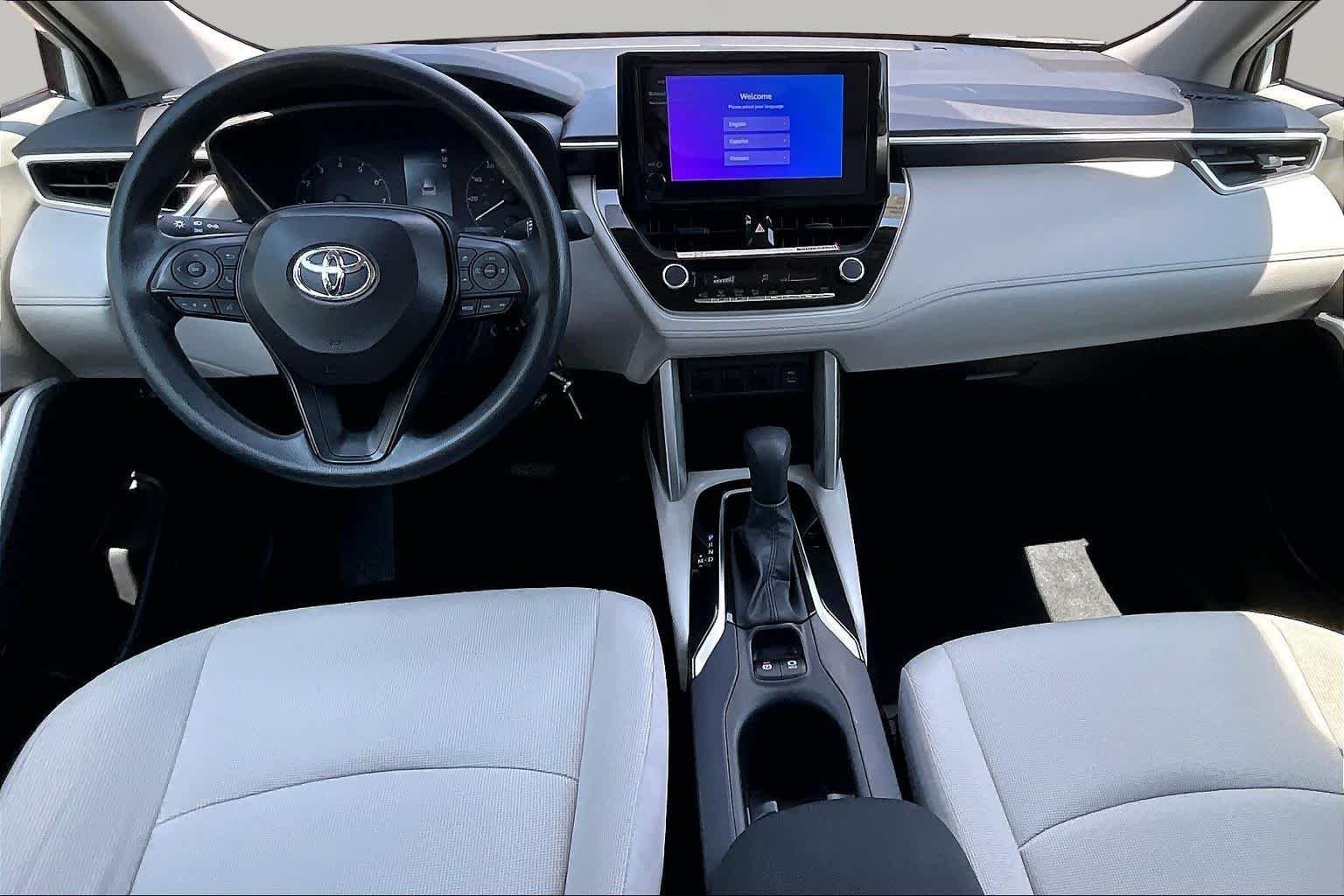 Used 2025 Wind Chill Pearl Toyota L image 16