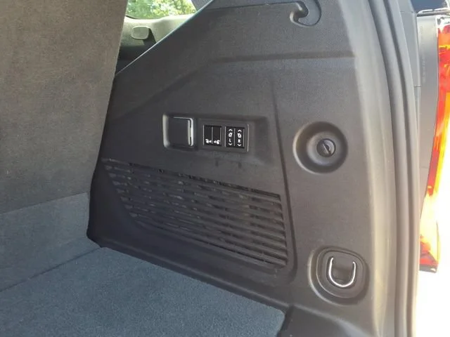2023 GMC Yukon AT4 - Photo 15
