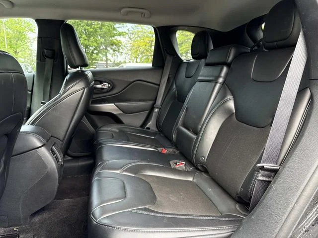 Used 2019 Black Jeep Latitude Plus image 14