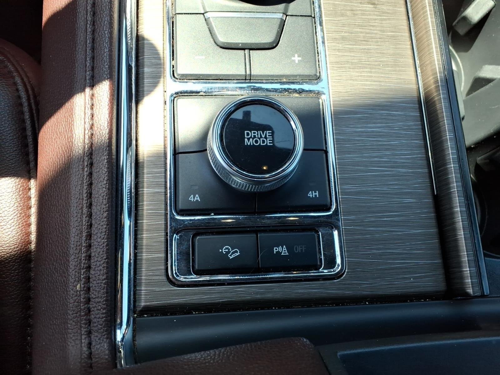 Used 2024  Ford Limited image 9