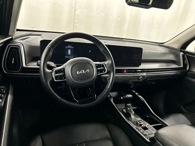 Used 2025  Kia EX image 21