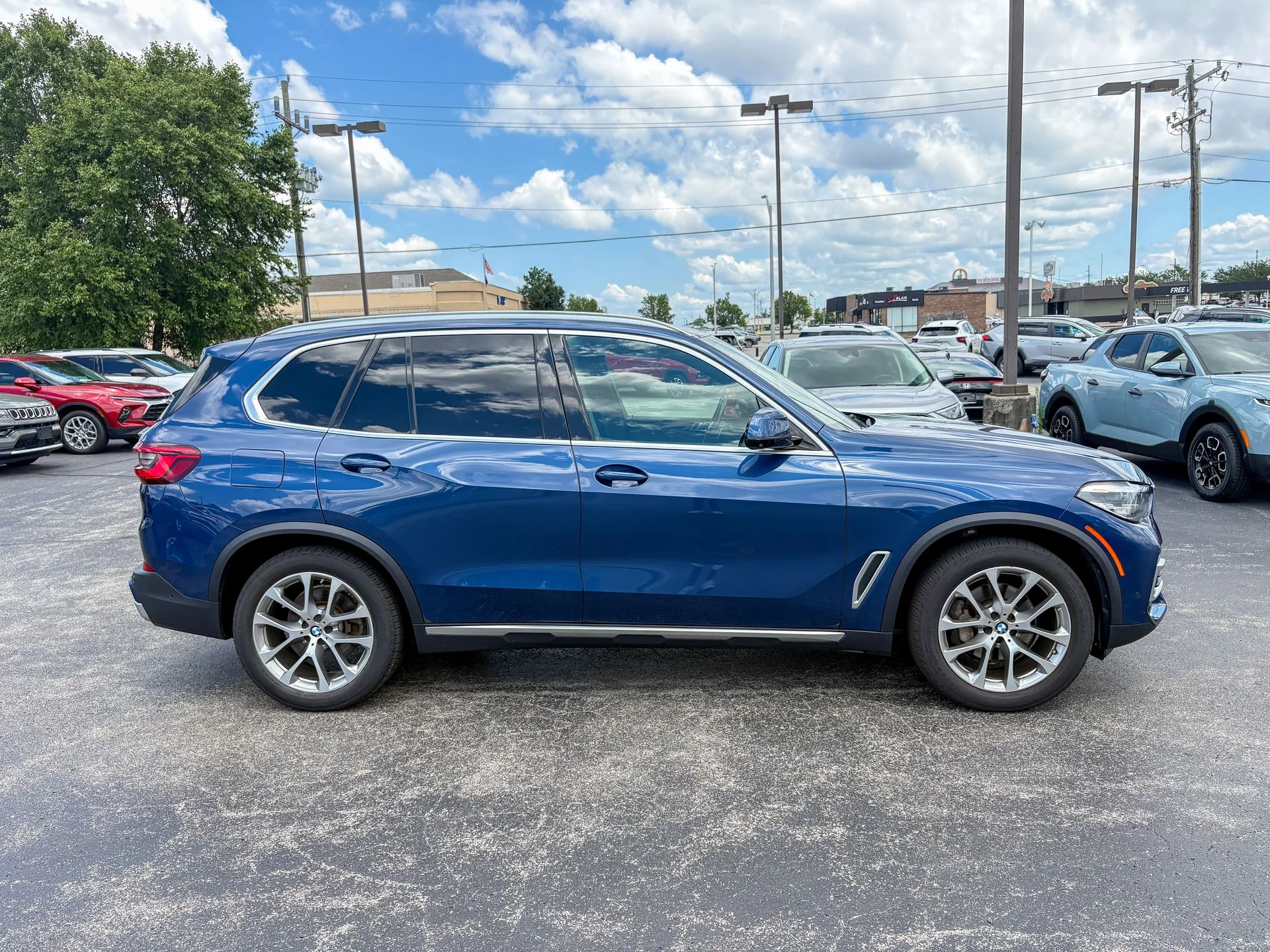 Used 2020 Blue BMW xDrive40i image 9