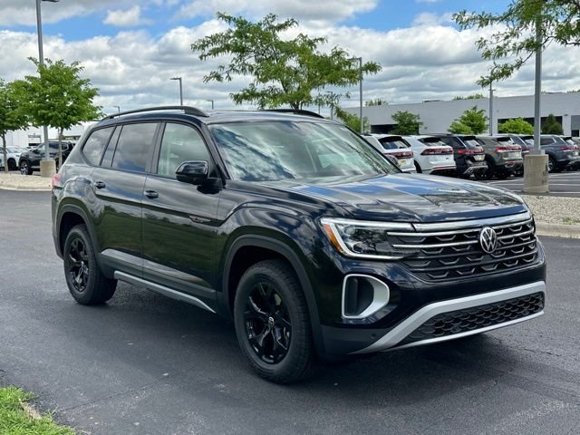 New 2026 Deep Black Pearl Volkswagen 2.0T Peak Edition image 3
