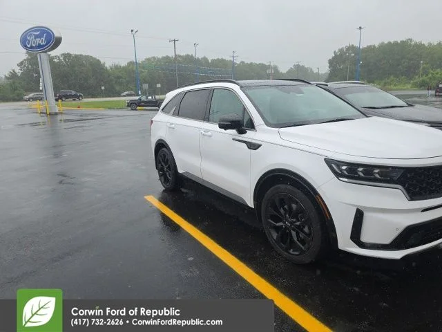 Used 2021 Glacial White Pearl Kia SX-Prestige image 4