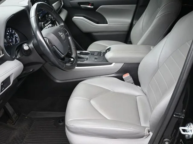Used 2021 Black Toyota XLE image 23
