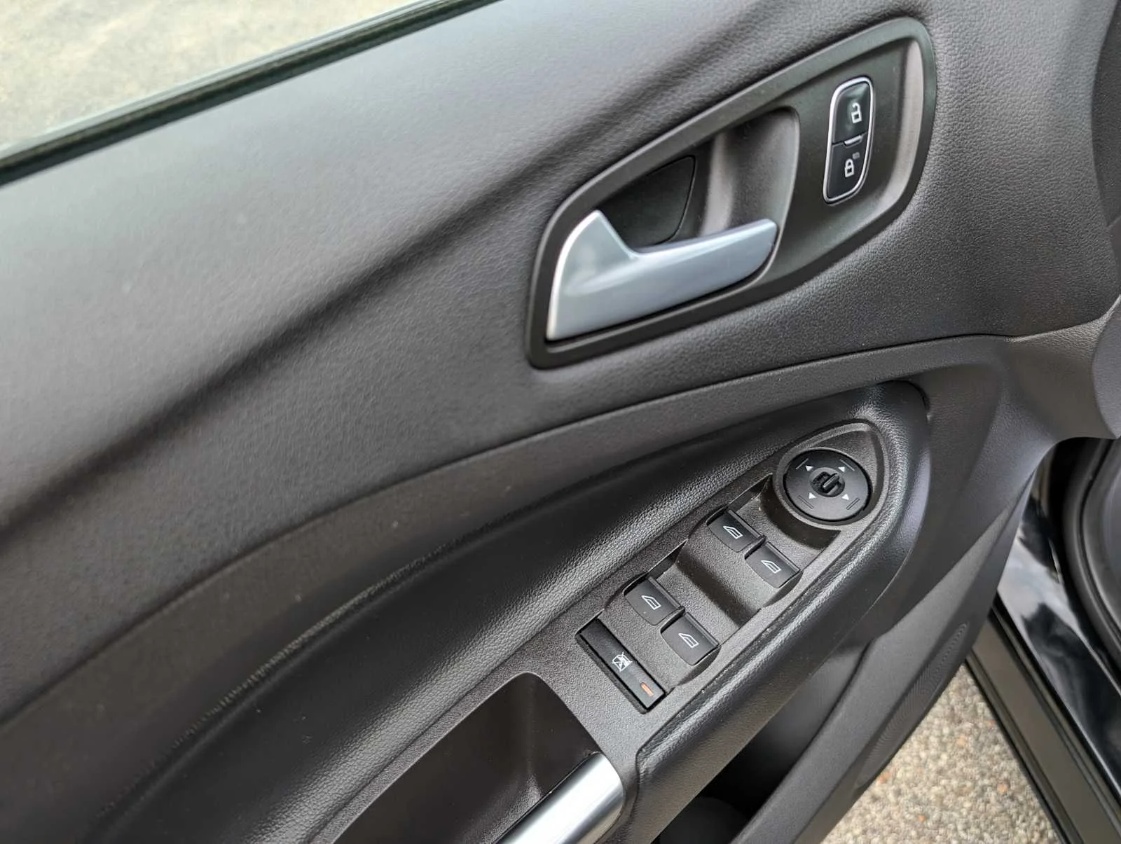 Used 2018 Shadow Black Ford SE image 38